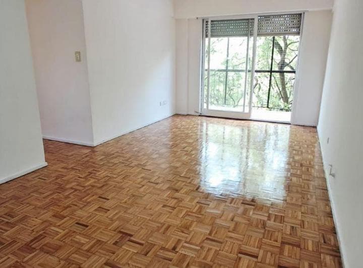 Departamento en Venta 4 Amb Al Frente C/balcón en Parque Patricios - 2