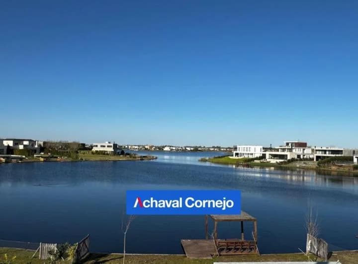 Venta y Alquiler Anual - Casa Al Agua 4 Dorm. y Muelle - Barrio Marinas, Puertos - 2