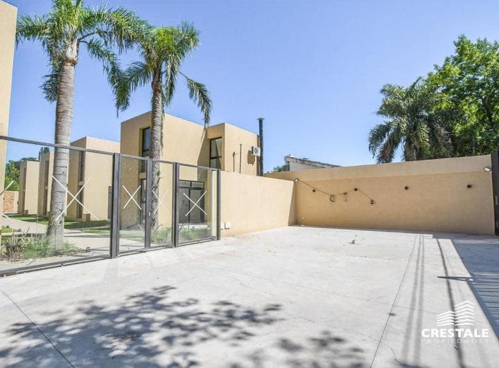 Venta / Permuta | Casa 2 Dorm. con Pileta | Fisherton, Rosario - 2
