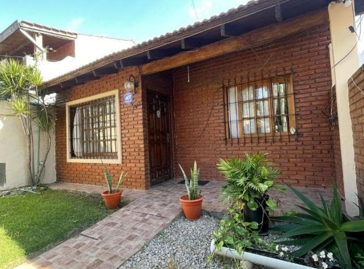 Casa 3 Ambientes + Vivienda en Ituzaing Norte - 2