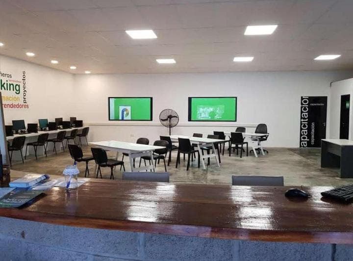 Excelente Inmueble con Oficinas y Depósito - 4