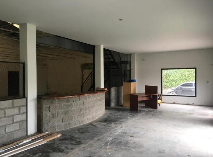 Excelente Inmueble con Oficinas y Depósito - 3