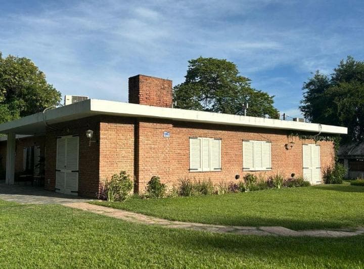 Casa Villa Allende Centro con Lote de 2200 m² - 2