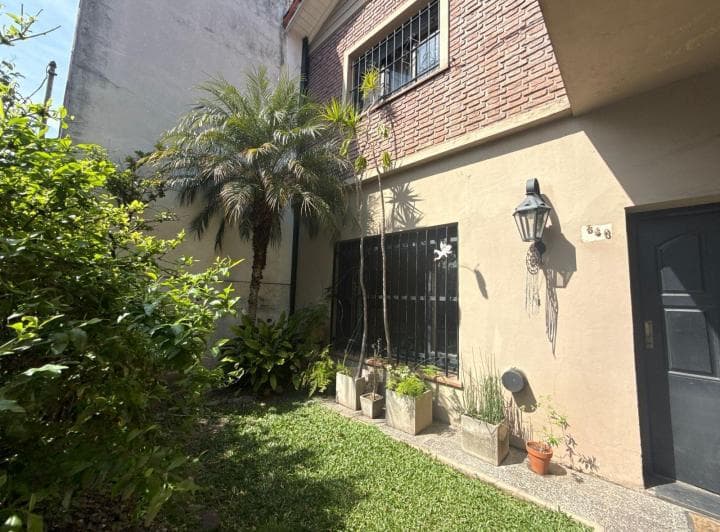 Venta Casa 5 Ambientes en Haedo Sur. Lote Propio. - 2