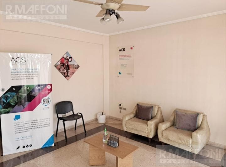 Longchamps, Oficina en Venta. 7 Ambientes. 6 Despachos, Baños Caballeros Damas. - 5
