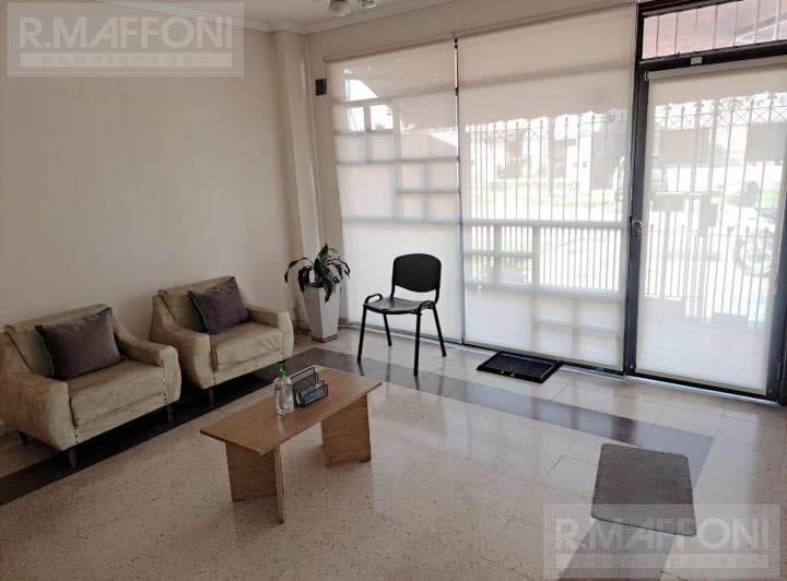 Longchamps, Oficina en Venta. 7 Ambientes. 6 Despachos, Baños Caballeros Damas. - 2