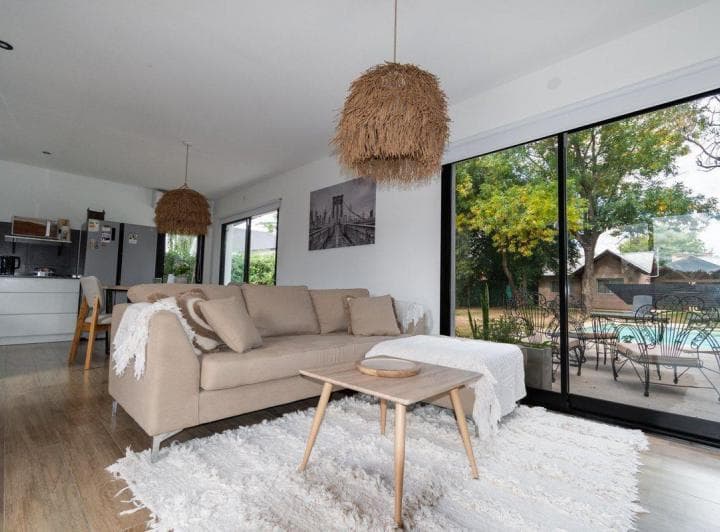 Casa en Venta 2 Dorm con Cochera y Pileta Funes - 4
