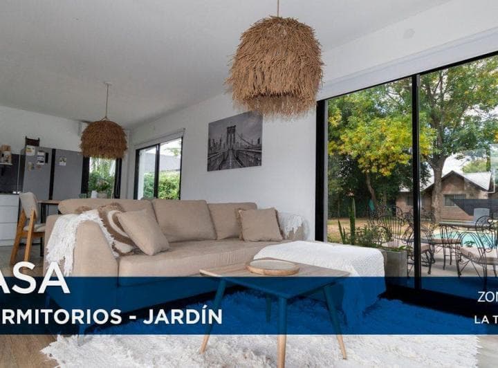 Casa en Venta 2 Dorm con Cochera y Pileta Funes - 2