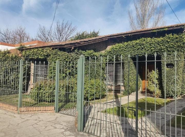 Venta Hermosa Casa a Pocos m de Ruta 8 en Pilar - 4