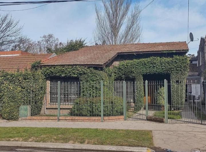 Venta Hermosa Casa a Pocos m de Ruta 8 en Pilar - 2