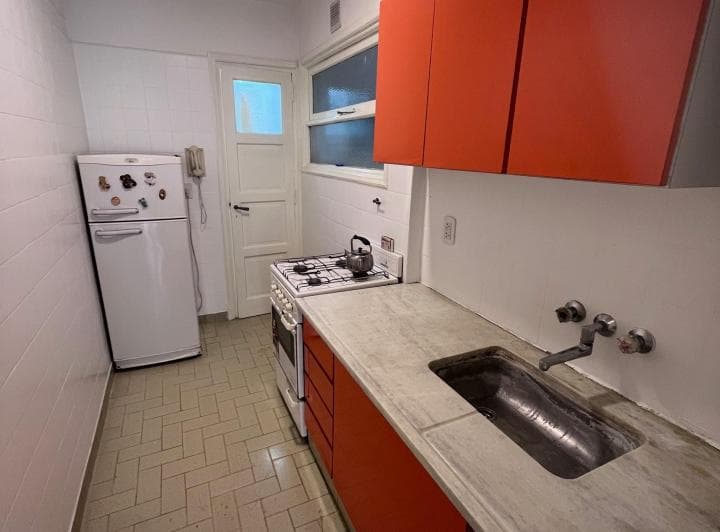 Venta. Departamento 3 Amb con Dependencia. Zona Hermitage - 5