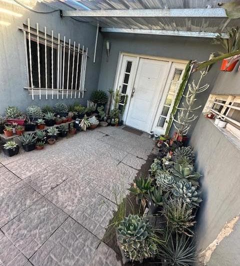 Casa Ala Venta en Calle Los Amarilis Al 2700 del Viso - 2