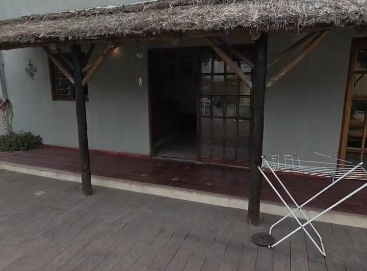 Casa en Florencio Varela con 570 m² en Venta, 3 Dorm., Piscina, Quincho, Cochera Imperdible - 2