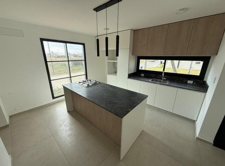 Casa en Venta Brisas de Manantiales 3 Dorm. - 5