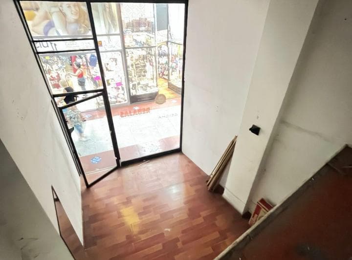 En Venta Local Comercial de 28 m Aprox. en Gran Galeria en Lanus - 3