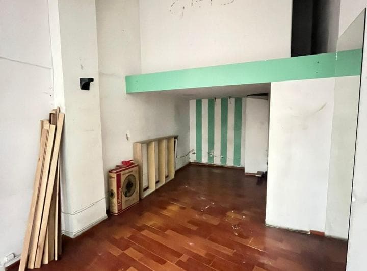 En Venta Local Comercial de 28 m Aprox. en Gran Galeria en Lanus - 4
