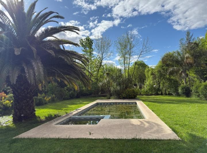 Casa Sobre Hermoso Parque con Piscina - 4