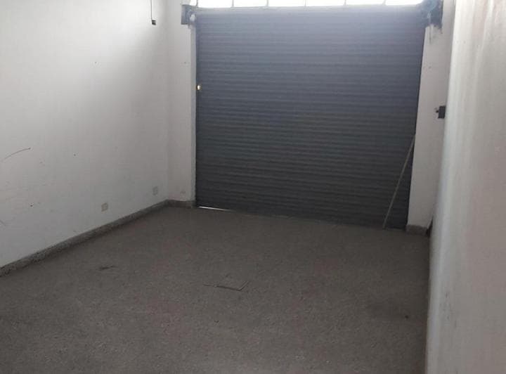 Local Comercial y Dpto 4 Amb. 300 m² Edificados - en Block - Tablada - 3