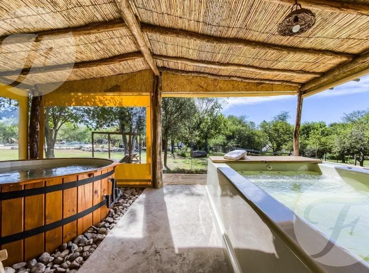 Complejo de Glamping de Lujo en Venta en Amboy, Córdoba – 23 Ha con Domos, Río y Spa - 3