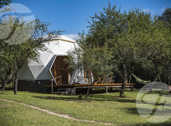Complejo de Glamping de Lujo en Venta en Amboy, Córdoba – 23 Ha con Domos, Río y Spa - 2