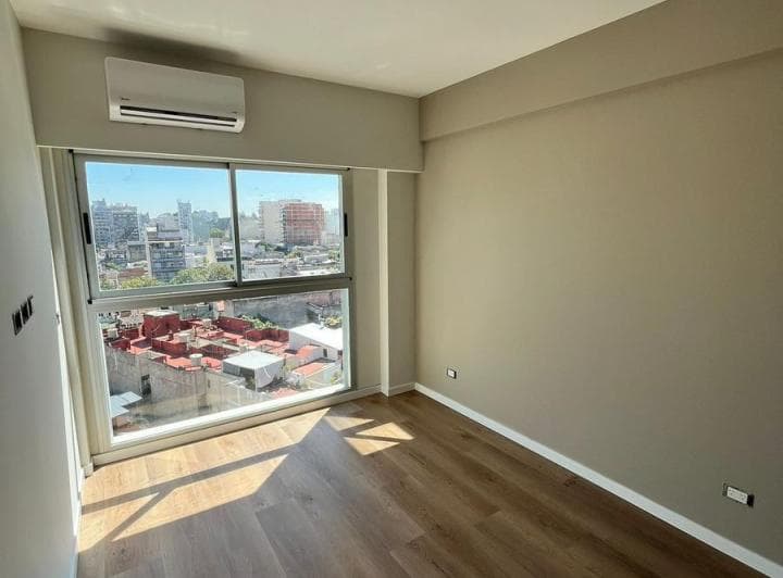 Venta - Dos Ambientes con Balcón y Dormitorio en Suite - Boedo - 3