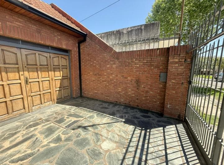 Casa 7 Ambientes con Garage en Lomas de Zamora Oeste - 3