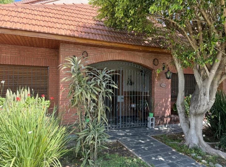 Casa 7 Ambientes con Garage en Lomas de Zamora Oeste - 4