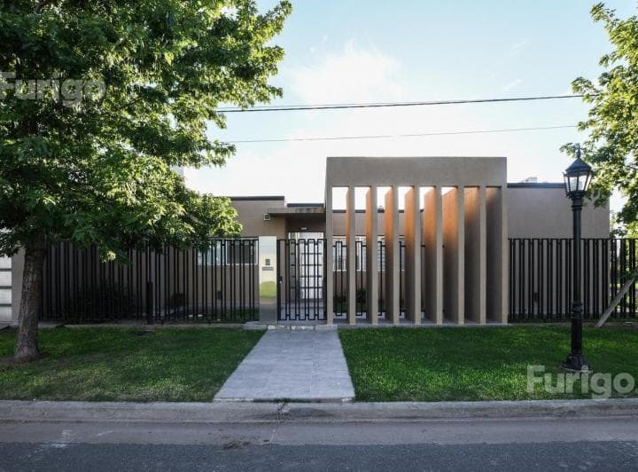 Casa en Venta 3 Dorm. en Soldini - Barrio Las Pérgolas - 2