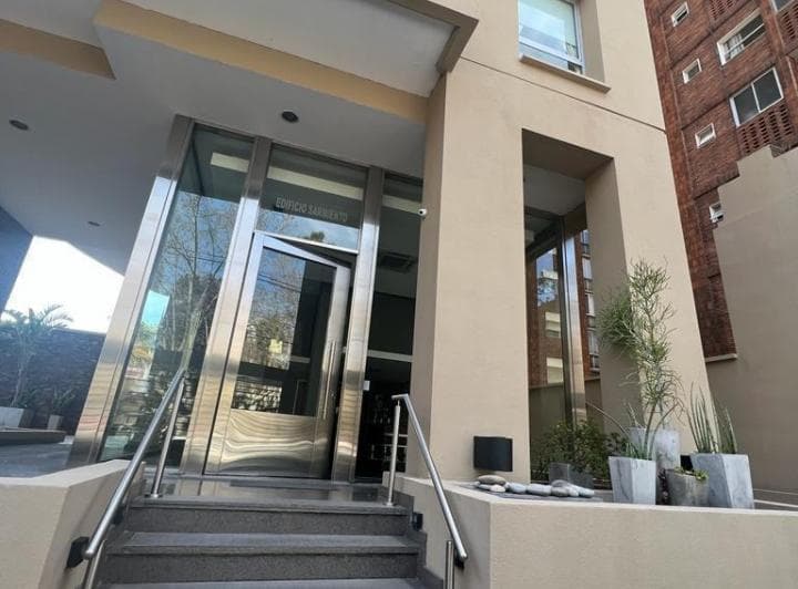 Piso 4 Ambientes de Categoría con 2 Cocheras en Venta - Quilmes Centro - 3