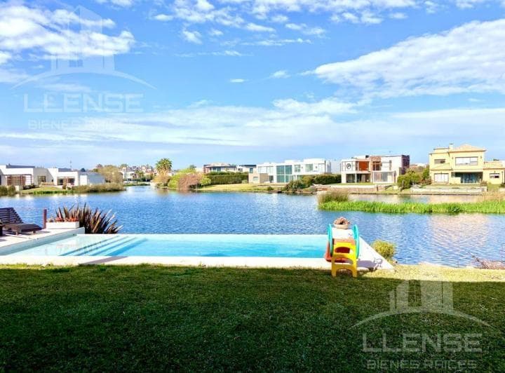 Casa 5 Ambientes con Fondo a La Laguna - Nuevo Quilmes - 4