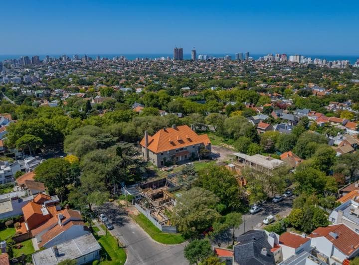 Excelente Lote en Exclusiva Manzana del Barrio Los Troncos. - 5