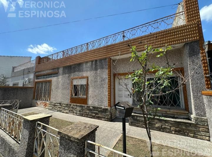 Casa en Villa Luzuriaga - 2