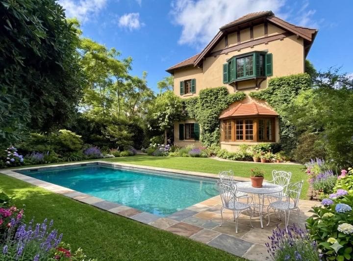 Venta Casa 6 Ambientes con Jardin en La Lucila a Remodelar - 2