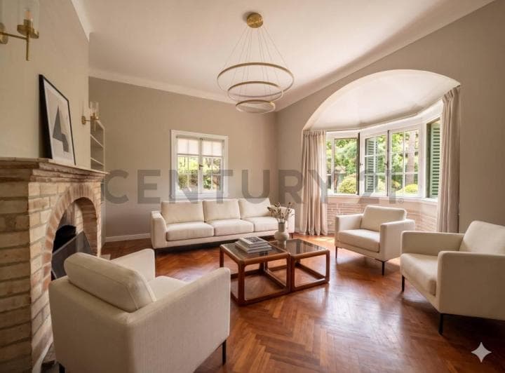 Venta Casa 6 Ambientes con Jardin en La Lucila a Remodelar - 4