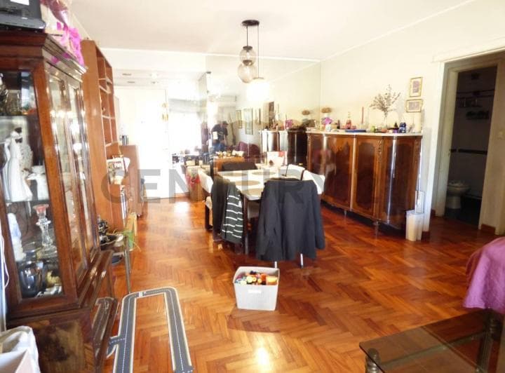 Venta de Amplio Departamento de 3 Ambientes Al Frente con Balcón, Cocina Comedor y Lavadero - 2