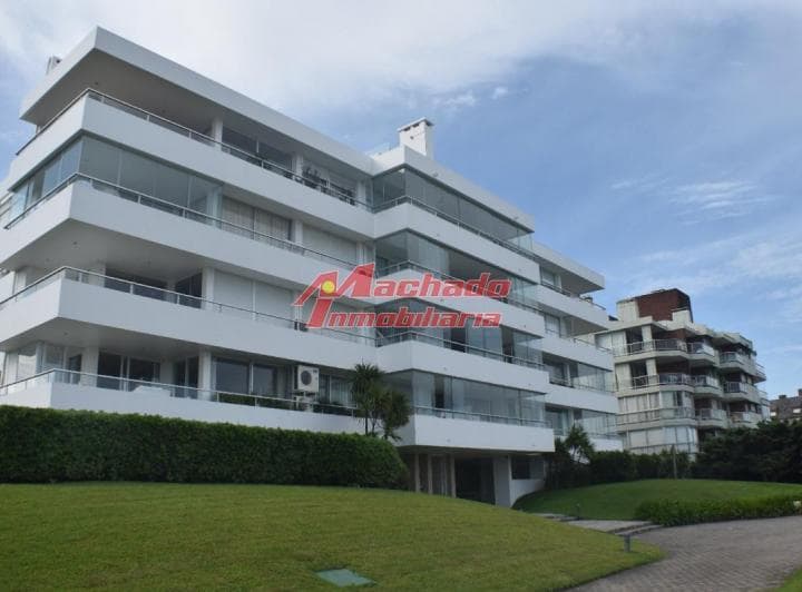 Departamento en Edificio Esturión, Frente Al Mar, 3 Dorm. en Venta - 3