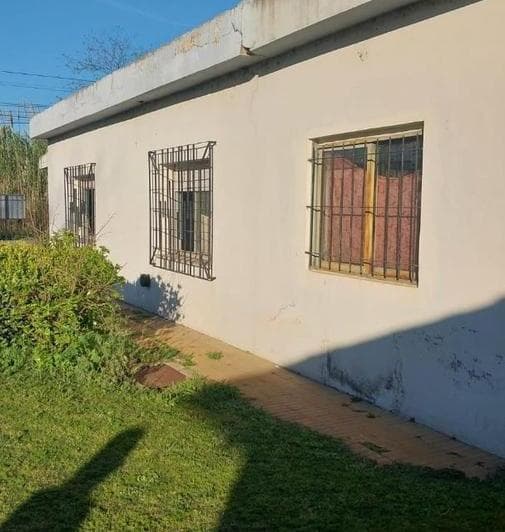 Propiedad Multifamiliar Ideal Para 2 Familias en Lujan. - 4