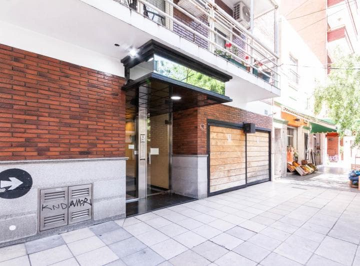 Venta Piso 4 Amb de Categoria, con Cochera... Unico en Pleno Centro de Lanus, Para Mudarte Ya! - 3