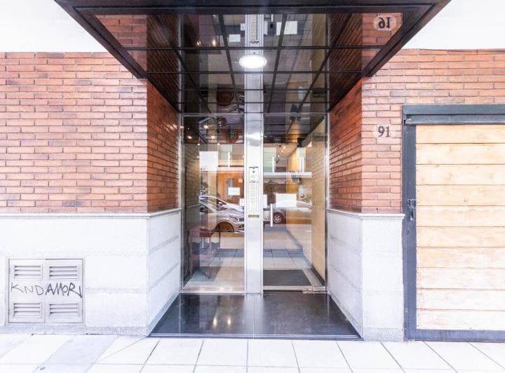 Venta Piso 4 Amb de Categoria, con Cochera... Unico en Pleno Centro de Lanus, Para Mudarte Ya! - 2