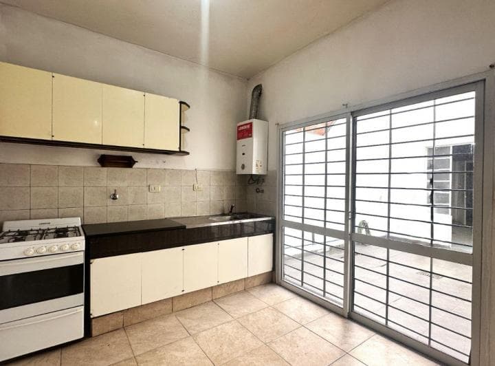 Casa 2 Dorm. en Venta C/local en Bella Vista - 3