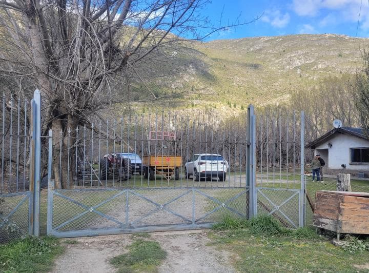 Se Vende Chacra con Producción de Cerezas en La Localidad de El Hoyo. C/ Costa de Rio Epuyen - 2