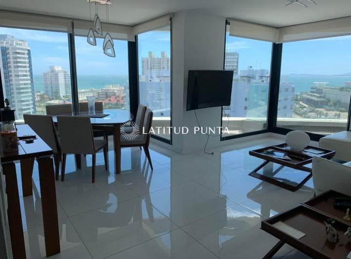 Apartamento de 3 Dorm. en Artower - 3