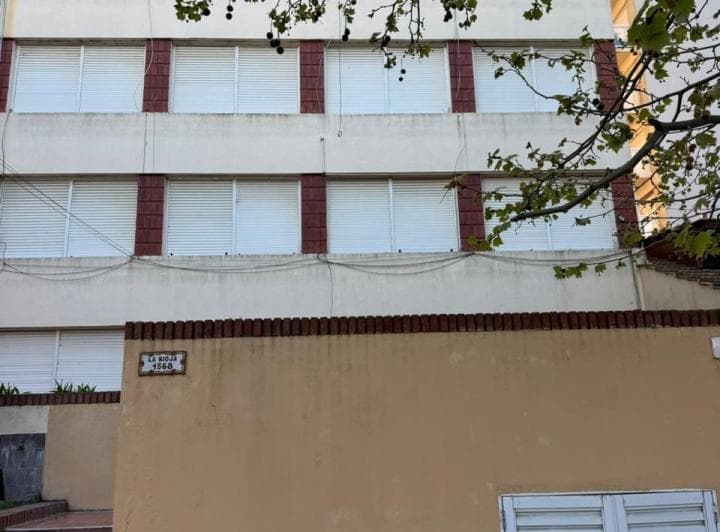 Departamento Dos Amb. y Medio con Gas Natural y Cochera - 2
