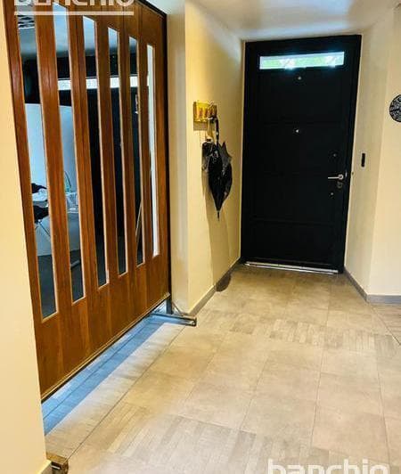 Venta Casa 5 Dorm. - Barrio Parque - 2