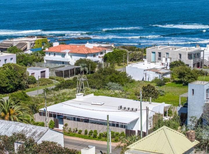 Casa en Alquiler de 4 Dorm. en Jose Ignacio a 2 Cuadras del Mar - 2