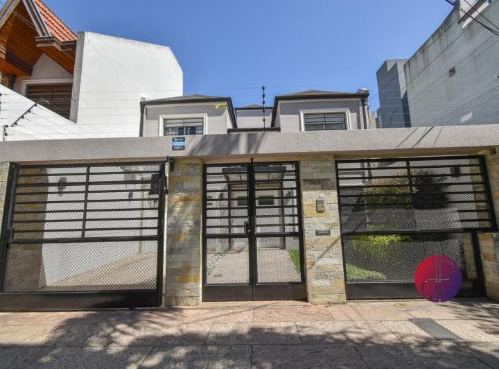 Chalet con 3 Habitaciones, Escritorio, Parque, Piscina y Quincho - 2