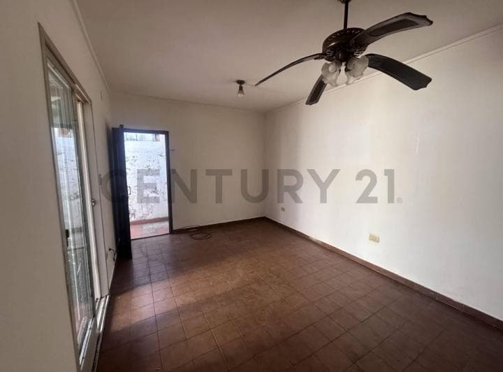 PH Dos Dorm. con Patio en Venta en La Plata - 2