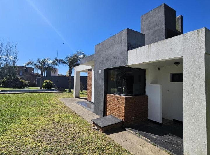 Venta Casa 2 Dorm, Gran Patio y Pileta en Solares del Carcaraña - 4