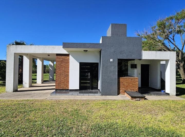 Venta Casa 2 Dorm, Gran Patio y Pileta en Solares del Carcaraña - 3