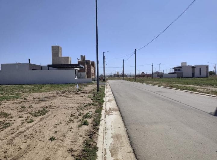 Exclusivo Lote en Pampas de Manantiales - Entorno Consolidado y Residencial - 3